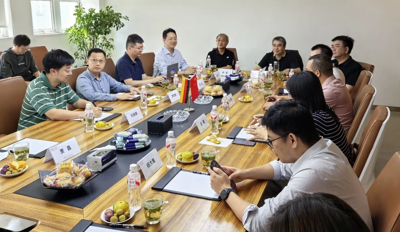 曼瑞德集团接待上海市制冷学会青委会一行,并联合开展主题党日活动(图4) 4.jpg